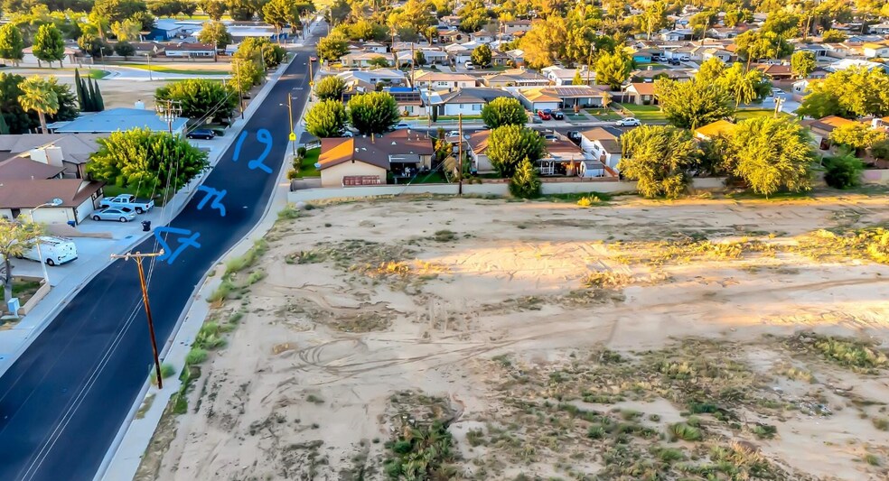 12th St W Vic Ave, Lancaster, CA à vendre - Aérien – Image 2 sur 3