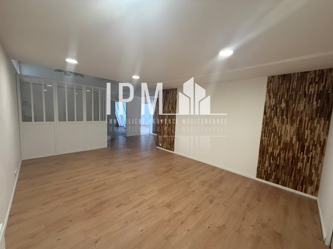 Plus de détails pour 56 Rue Du Fauge, 13400 Aubagne, Aubagne - Bureau/Local commercial à louer