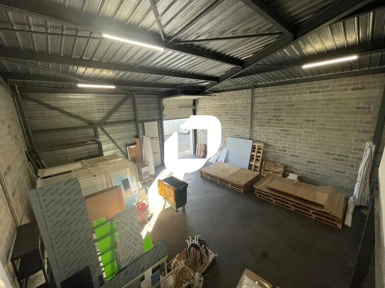 Local d’activités dans Le Taillan-Médoc à louer - Photo de l’immeuble – Image 2 sur 7