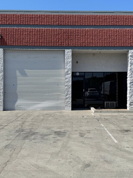 12006 Regentview Ave, Downey, CA à louer - Photo de l’immeuble – Image 1 sur 6
