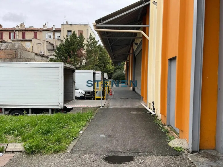 Local d’activités dans Marseille à louer - Photo de l’immeuble – Image 2 sur 5