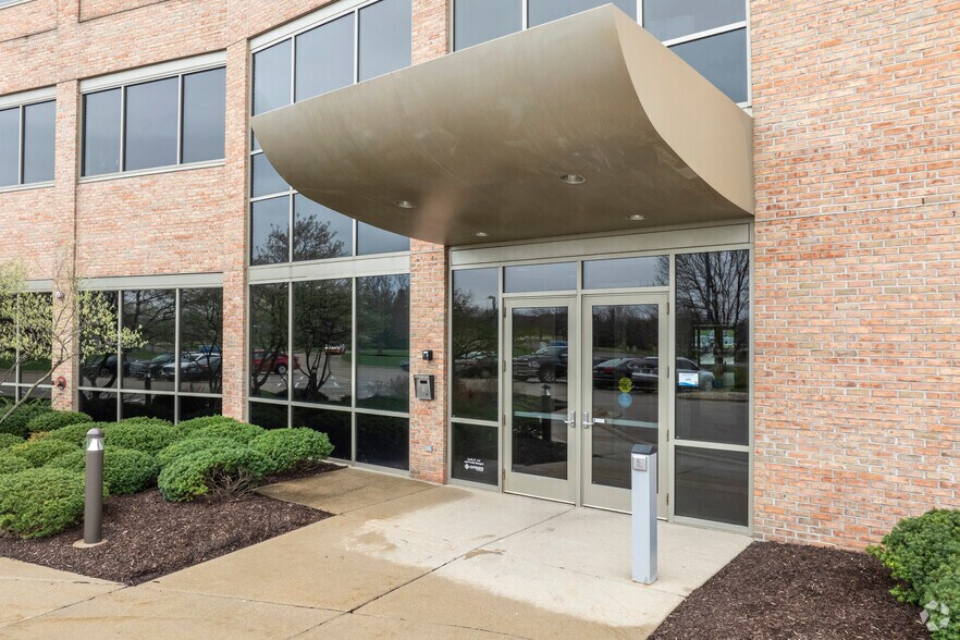 5133 W Terrace Dr, Madison, WI à louer - Photo de l’immeuble – Image 2 sur 8