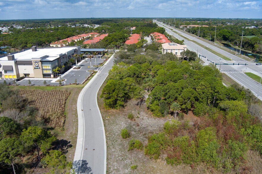 7050 SE Federal Hwy, Stuart, FL à vendre - Photo principale – Image 1 sur 11