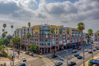 Plus de détails pour 7950 W Sunset Blvd, Los Angeles, CA - Local commercial à louer
