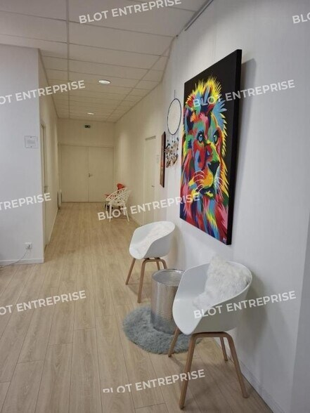 Bureau dans Montgermont à louer - Photo de l’immeuble – Image 2 sur 8