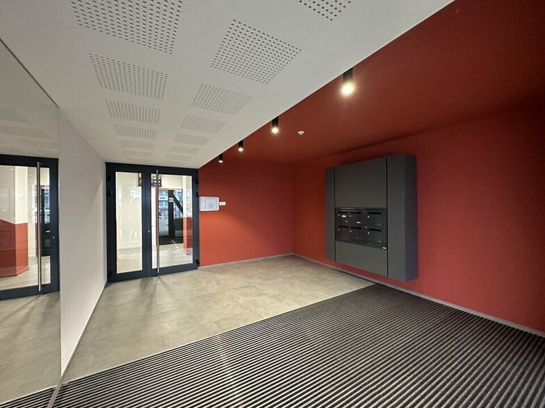 Bureau dans Entzheim à louer - Hall d’entrée – Image 2 sur 9