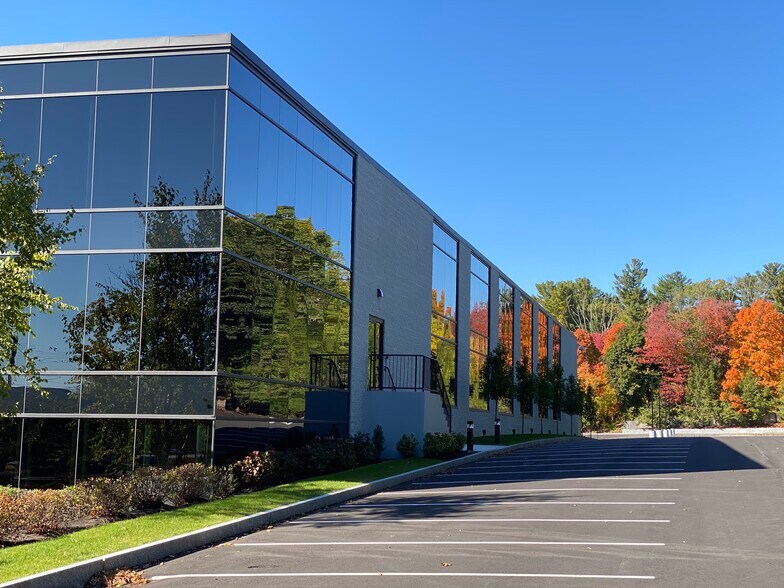 4 Northeastern Blvd, Salem, NH à louer - Photo de l’immeuble – Image 1 sur 30