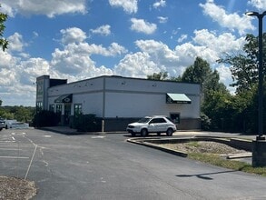 5907 Cheviot Rd, Cincinnati, OH à louer Photo intérieure– Image 2 sur 3