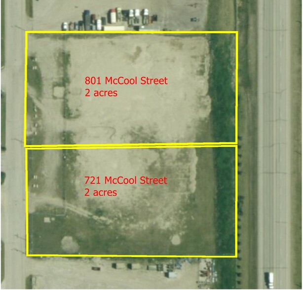 721 McCool St, Crossfield, AB à vendre - Aérien – Image 2 sur 3