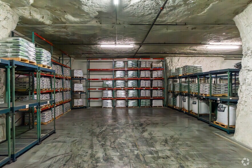 1600 N State Route 291, Independence, MO à louer - Photo de l’immeuble – Image 1 sur 13