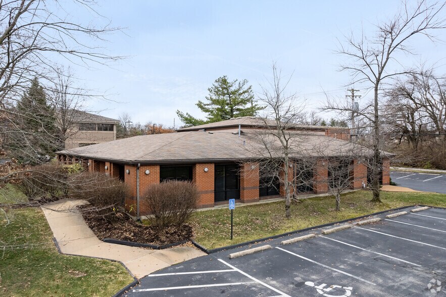 1115 Olivette Executive Pky, Saint Louis, MO à louer - Photo de l’immeuble – Image 1 sur 5