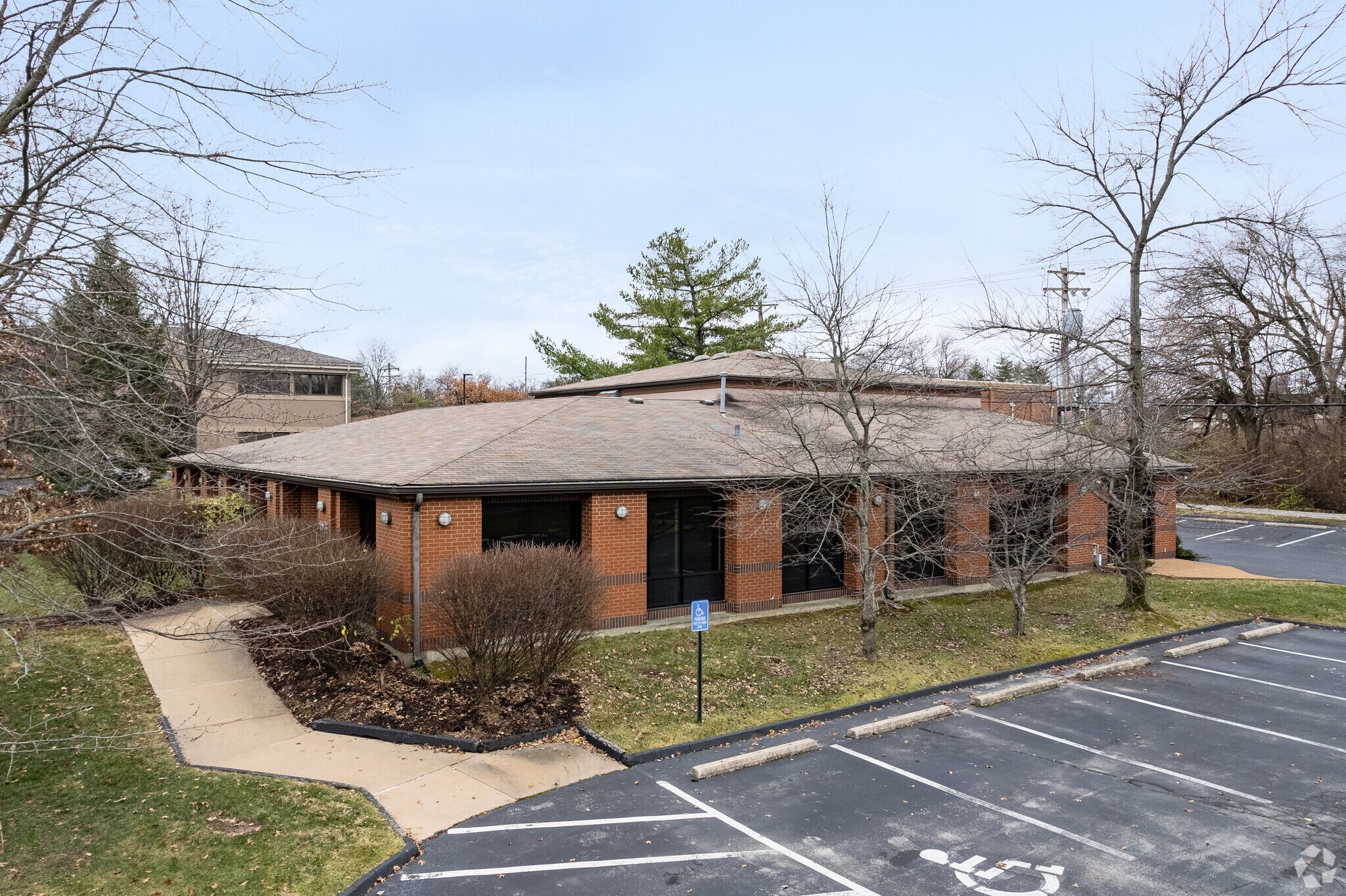 1115 Olivette Executive Pky, Saint Louis, MO à louer Photo de l’immeuble– Image 1 sur 6