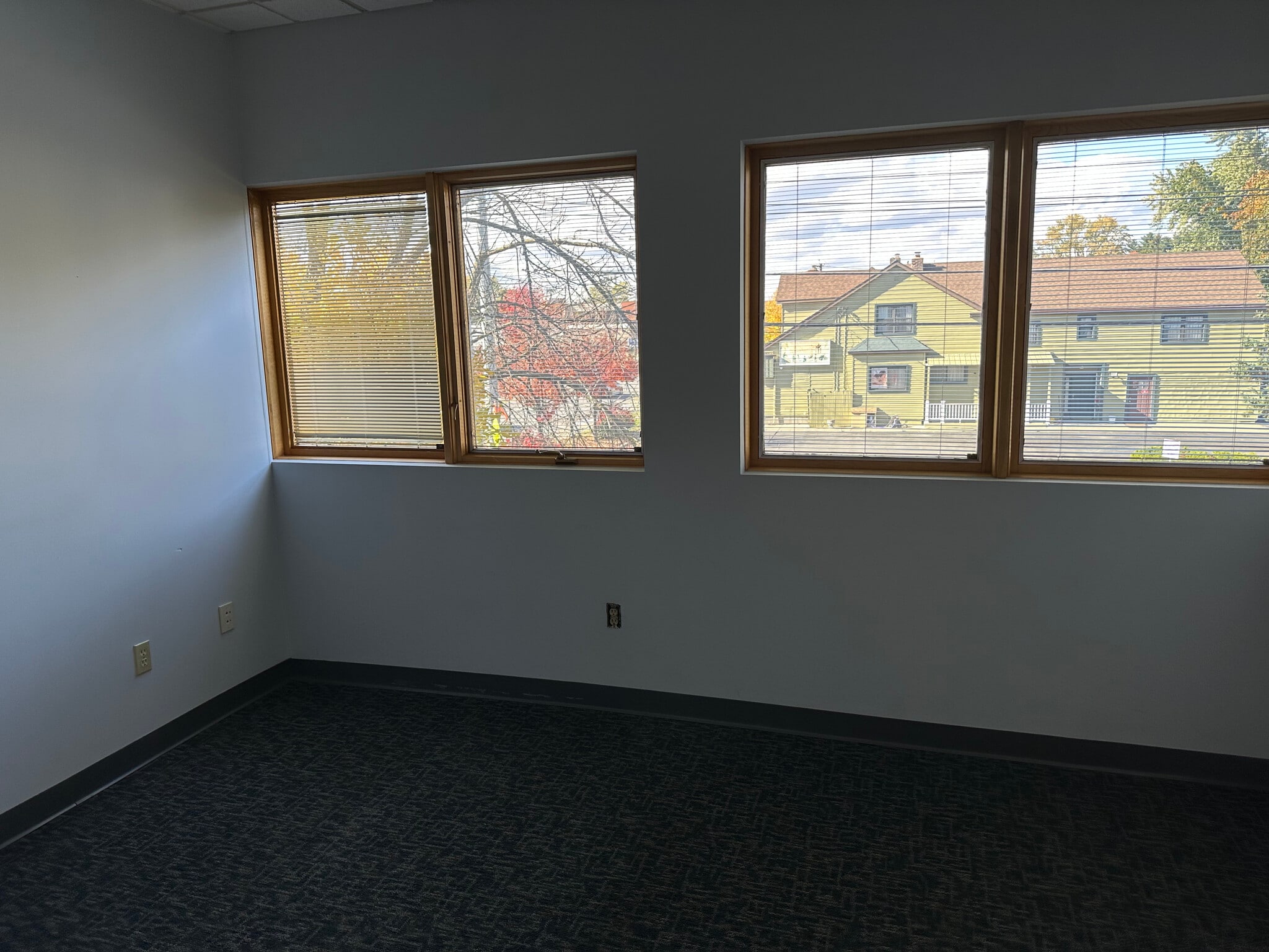 1735 Central Ave, Albany, NY à vendre Photo intérieure– Image 1 sur 48