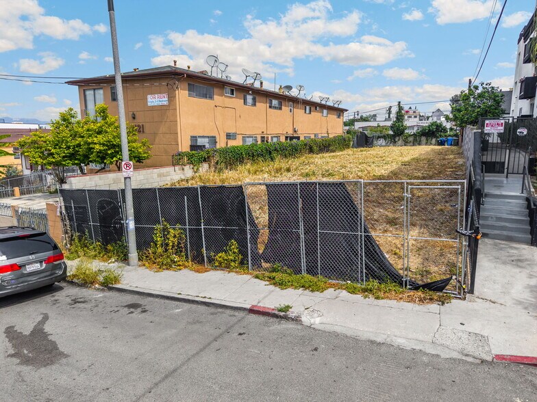 2113 W Court St, Los Angeles, CA à vendre - Photo de l’immeuble – Image 3 sur 19
