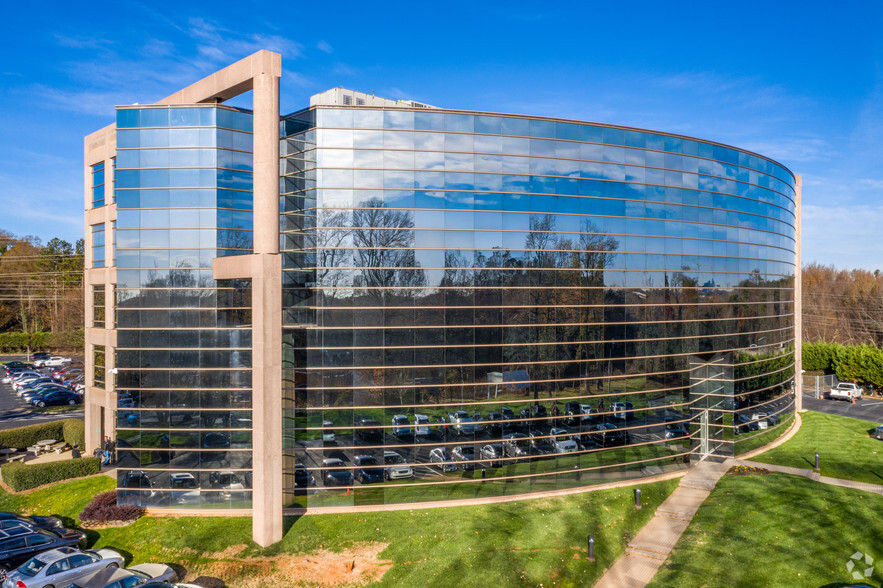 205 Regency Executive Park Dr, Charlotte, NC à louer - Photo de l’immeuble – Image 2 sur 7