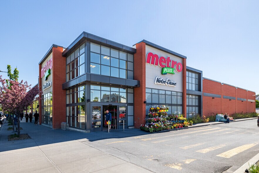 8235-8355 Rue Notre-Dame E, Montréal, QC à louer - Photo principale – Image 3 sur 6