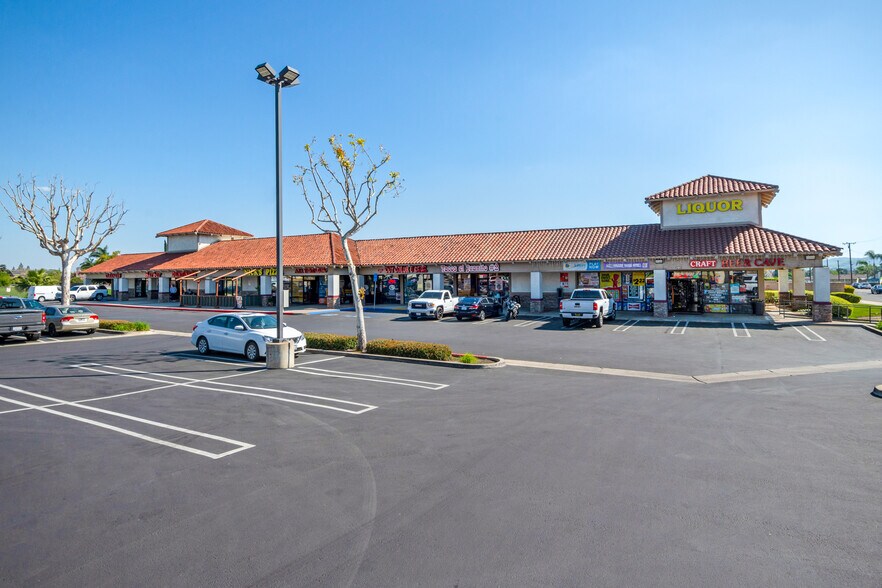 4117-4141 Riverside Dr, Chino, CA à louer - Photo de l’immeuble – Image 3 sur 7