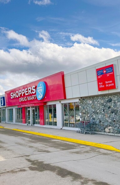 303 Ogilvie St, Whitehorse, YT à vendre - Photo de l’immeuble – Image 2 sur 5