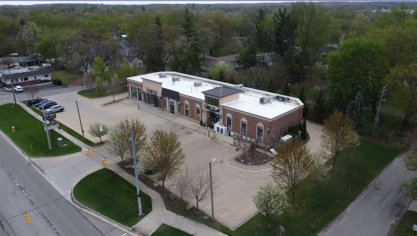7275 Cooley Lake Rd, West Bloomfield, MI à louer Photo principale– Image 1 sur 7
