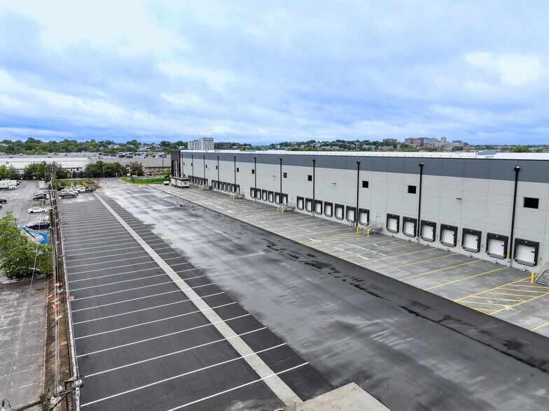 200 Hollister Rd, Teterboro, NJ à louer - Photo de l’immeuble – Image 2 sur 5