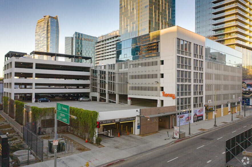 990 W 8th St, Los Angeles, CA à louer - Photo de l’immeuble – Image 2 sur 7