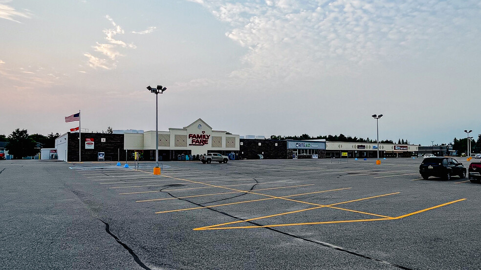 100 S Bradley Hwy, Rogers City, MI à louer - Photo de l’immeuble – Image 1 sur 6