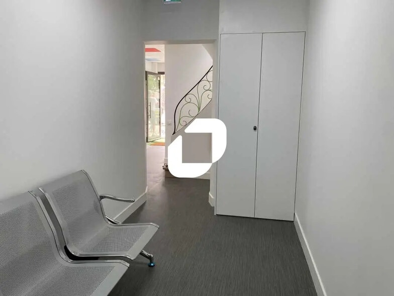 Bureau dans Talence à louer - Hall d’entrée – Image 3 sur 6