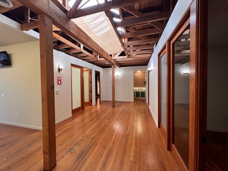 216 N 8th St, Santa Paula, CA à louer - Photo de l’immeuble – Image 1 sur 11