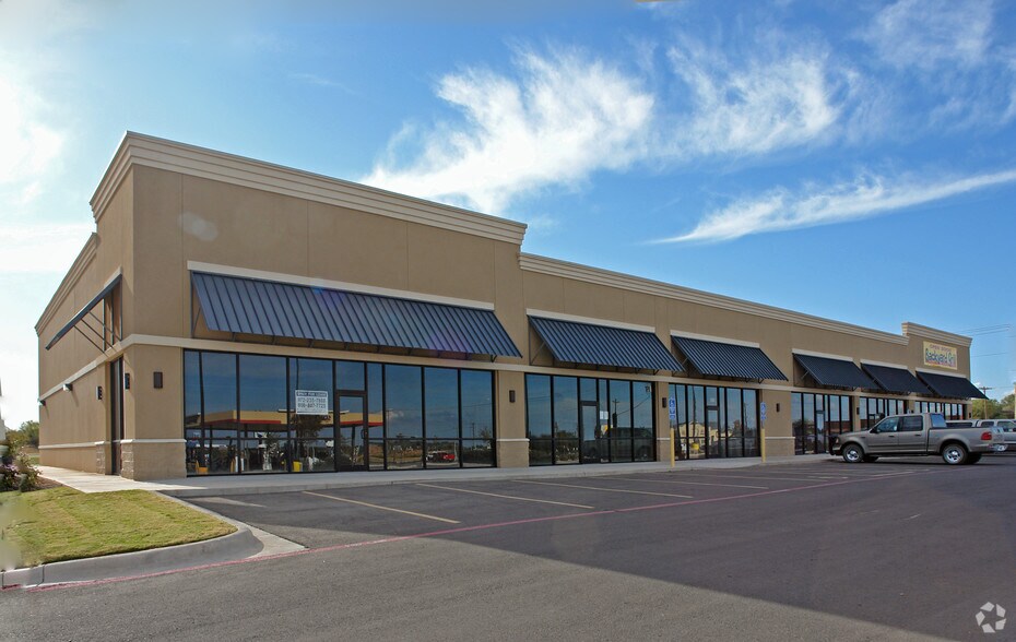 5769 Sherwood Way, San Angelo, TX à louer - Photo de l’immeuble – Image 2 sur 11