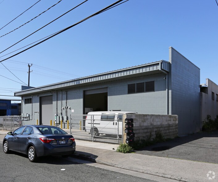 296 Mokauea St, Honolulu, HI à louer - Photo de l’immeuble – Image 2 sur 4