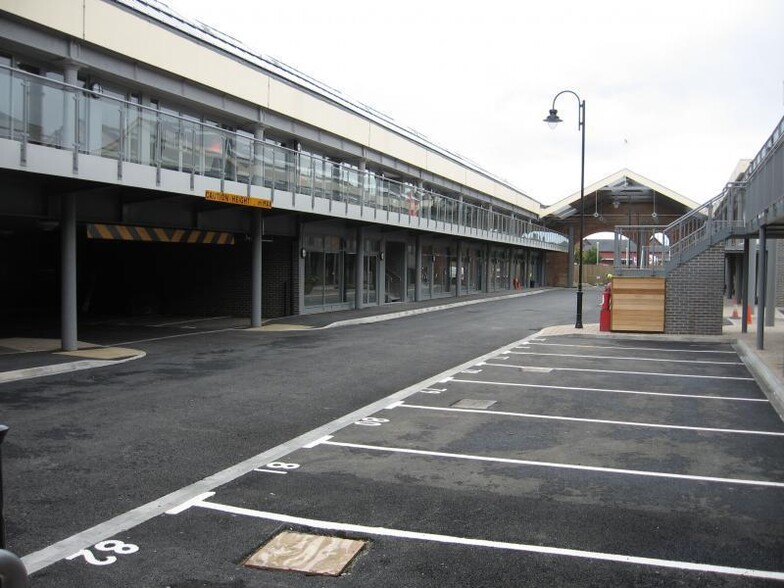 Wolverton Park Rd, Milton Keynes à louer - Photo de l’immeuble – Image 2 sur 2