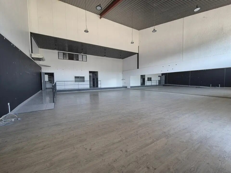 Local d’activités dans Codognan à louer Photo de l’immeuble– Image 1 sur 7