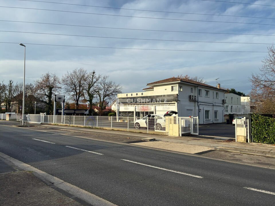 Local commercial dans Pessac à louer Photo de l’immeuble– Image 1 sur 15
