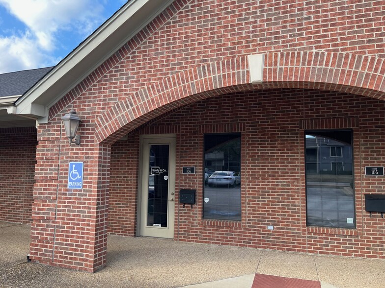 455 Rice Rd, Tyler, TX à louer - Photo de l’immeuble – Image 2 sur 14