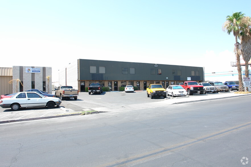 3227 Meade Ave, Las Vegas, NV à louer - Photo de l’immeuble – Image 2 sur 4