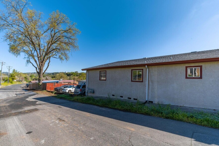 612 E Saint Charles St, San Andreas, CA à vendre - Photo de l’immeuble – Image 3 sur 9