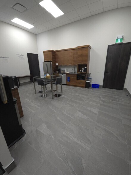 350 Hanlon Creek Blvd, Guelph, ON à louer - Photo intérieure – Image 2 sur 8