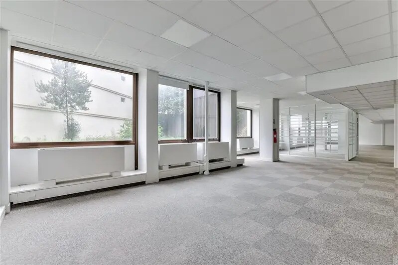 Bureau dans Saint-Cloud à vendre - Photo de l’immeuble – Image 3 sur 9