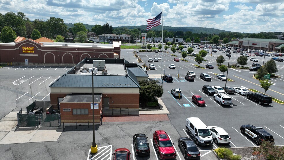 1015 Club Ave, Bethlehem, PA à louer - Photo de l’immeuble – Image 3 sur 39
