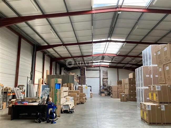 Plus de détails pour Industriel/Logistique à louer
