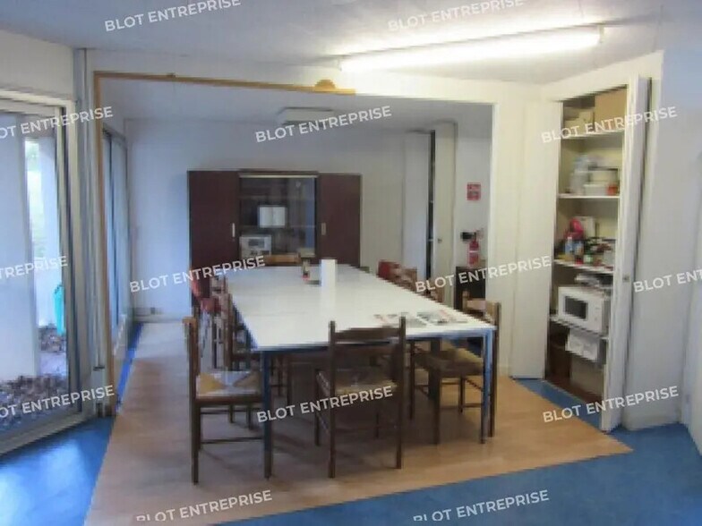 Bureau dans SAINT-MARTIN-DES-CHAMPS à vendre - Photo de l’immeuble – Image 1 sur 6
