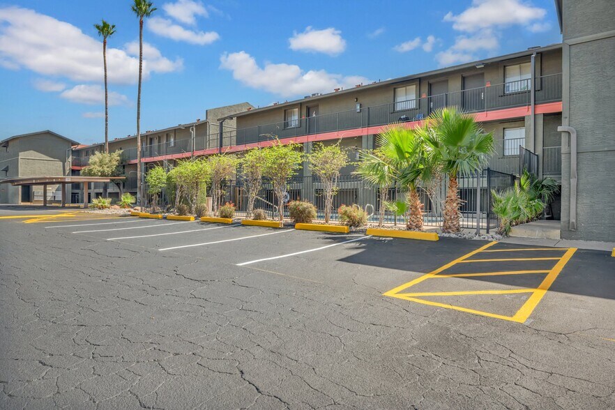 2424 E Grandview Rd, Phoenix, AZ à vendre - Photo de l’immeuble – Image 2 sur 19
