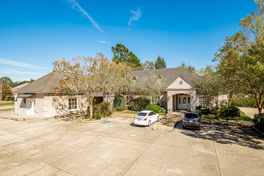 8425 Cumberland Pl, Baton Rouge, LA à louer - Photo de l’immeuble – Image 1 sur 66