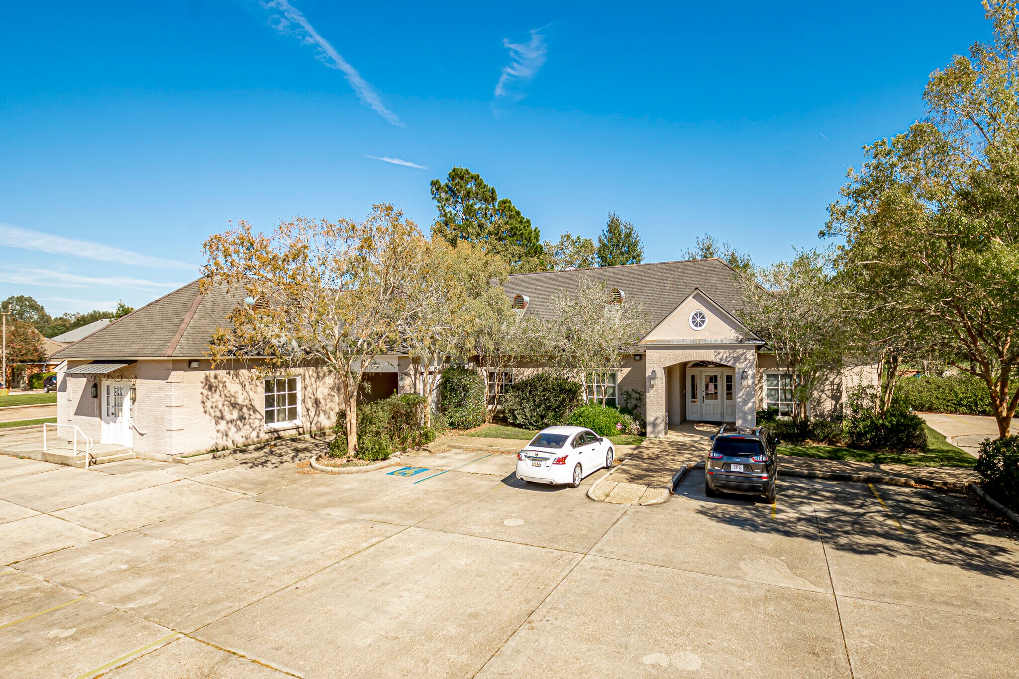 8425 Cumberland Pl, Baton Rouge, LA à louer Photo de l’immeuble– Image 1 sur 67