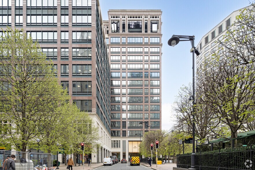 25 Cabot Sq, Londres à louer - Photo de l’immeuble – Image 3 sur 5