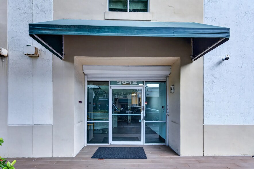 3030-3050 NW 82nd Ave, Miami, FL à vendre - Photo de l’immeuble – Image 3 sur 4