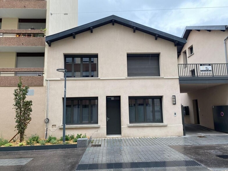 62 Rue Paul Verlaine, Villeurbanne à louer - Photo de l’immeuble – Image 2 sur 9