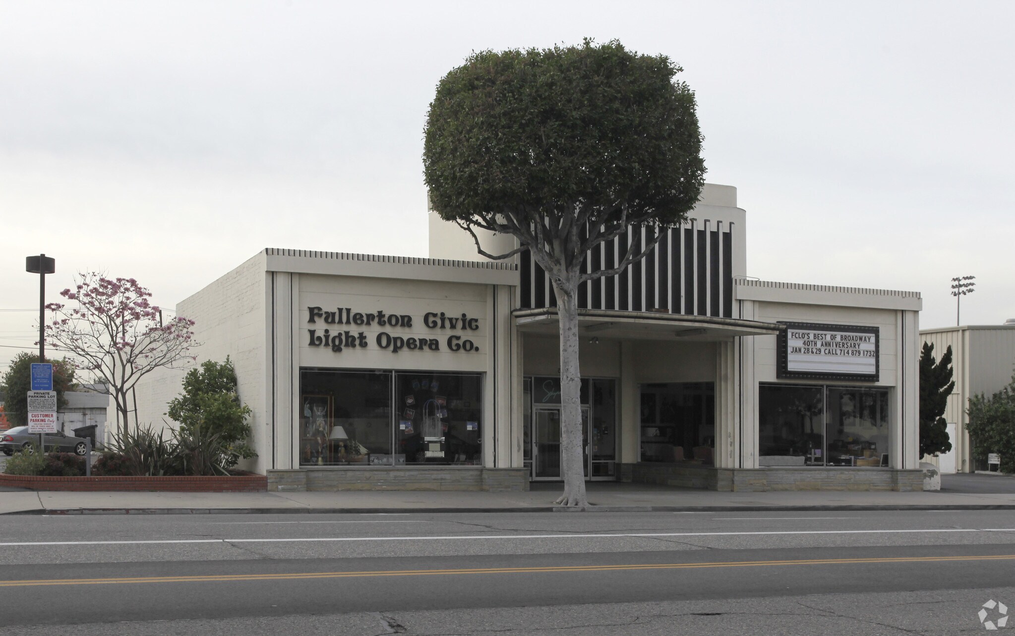 218 W Commonwealth Ave, Fullerton, CA à vendre Photo principale– Image 1 sur 3
