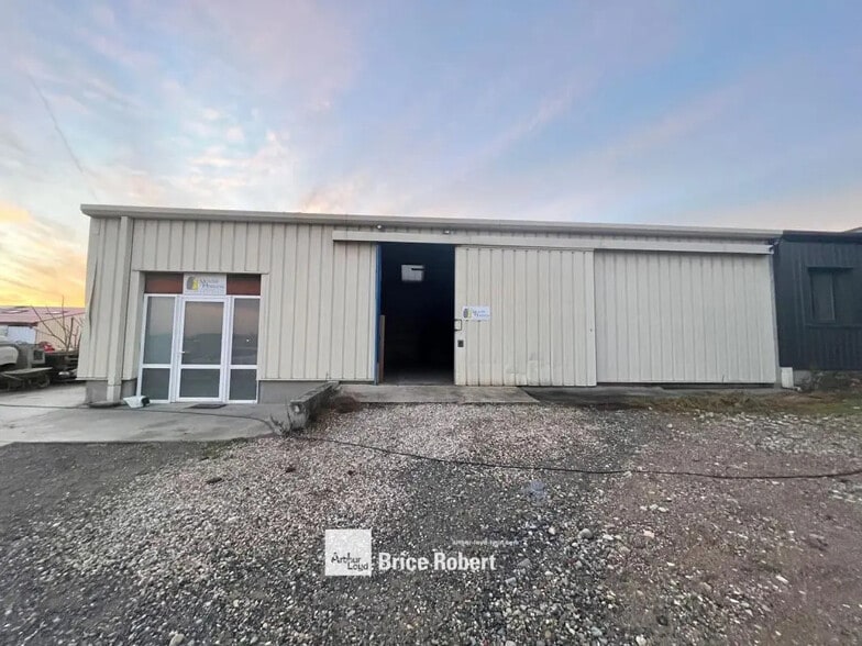 5 Rue Du Grand Chêne, Sainte-Consorce à louer - Photo de l’immeuble – Image 1 sur 5