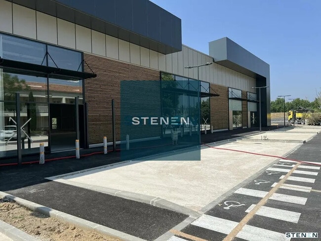 Plus de détails pour Route D'Aix-En-Provence, Salon-de-Provence - Local commercial à louer